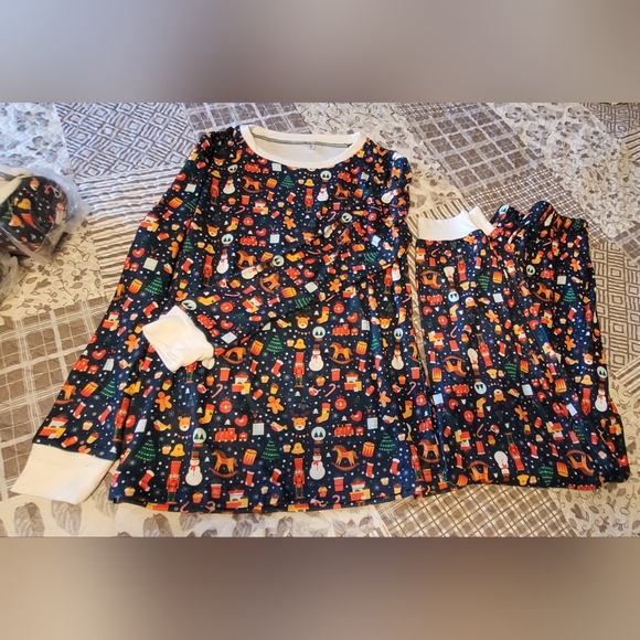 Christmas Pajamas Women's Size Small - Picture 2 of 7